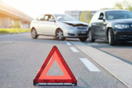 Verkehrsunfall zwischen wartepflichtigen Linksabbieger mit entgegenkommenden Kfz
